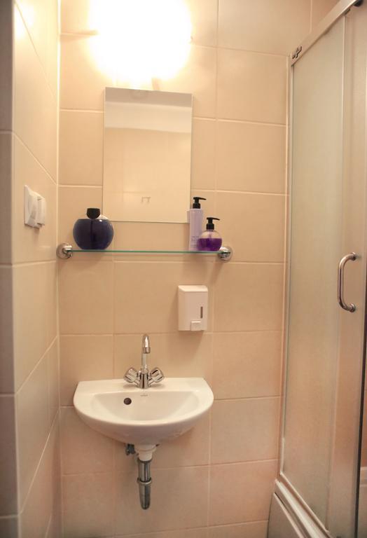 Hostel Royal *